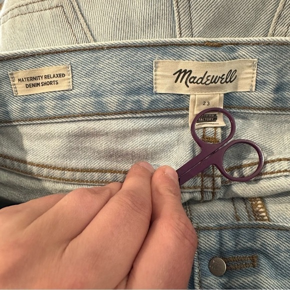 Madewell Maternity Relaxed Cutoff Low Rise Denim Jean Shorts elastic sides Sz 23 - Picture 4 of 8